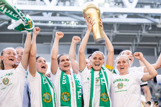 Hammarbys Matilda Vinberg, Kyra Cooney-Cross, Hanna Folkesson, Alice Carlsson och Ellen Gibson jublar