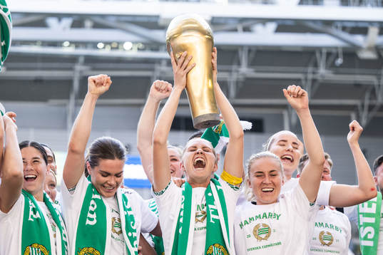 Hammarbys Kyra Cooney-Cross, Hanna Folkesson, Alice Carlsson och Ellen Gibson jublar