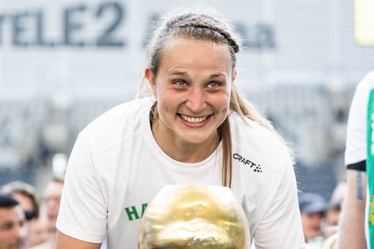 Hammarbys målvakt Anna Tamminen jublar