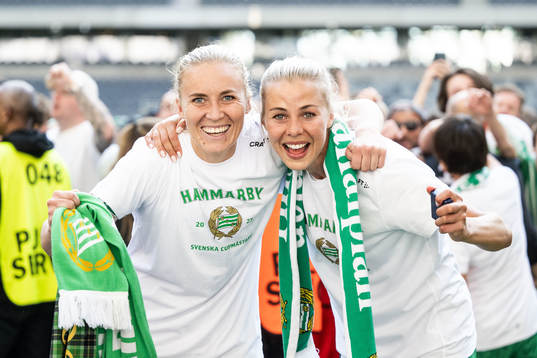 Hammarbys Ellen Gibson och Lotta Ökvist jublar