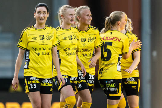 Elfsborgs Hanna Jiozon jublar med Izabella Bergström och