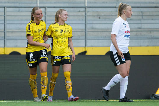 Elfsborgs Stina Jensen och Hanna Jiozon jublar