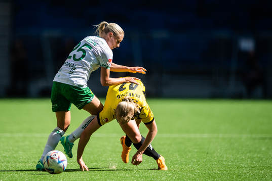 Hammarbys Jonna Andersson och Häckens Julie Blakstad