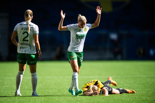 Hammarbys Jonna Andersson och Häckens Julie Blakstad
