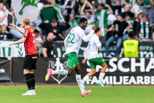 Hammarbys Nathaniel Adjei jublar efter 2-1 målet