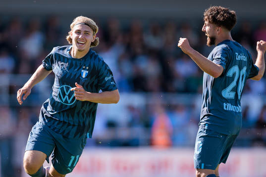 Malmö FFs Sebastian Nanasi och Moustafa Zeidan jublar efter mål 1-3