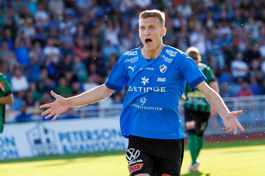 Halmstads Viktor Granath jublar efter 0-1