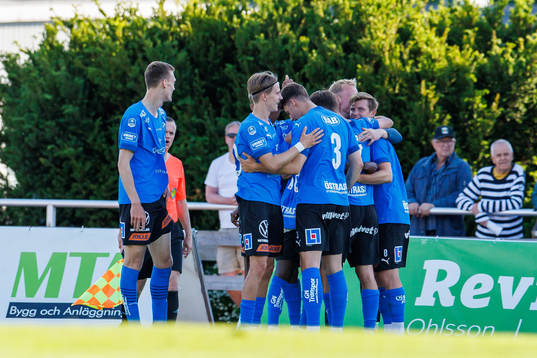 Halmstads spelare jublar efter 1-2