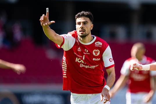 Kalmars Deniz Hummet jublar efter att han gjort 2-0