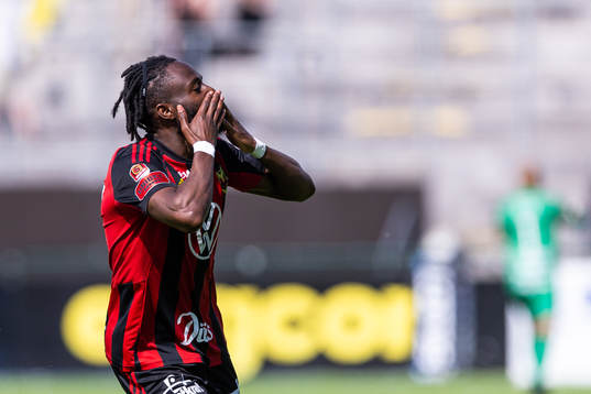 Östersunds Mansour Sinyan jublar