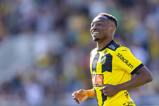 Häckens Benie Adama Traore jublar efter att han gjort 1-0