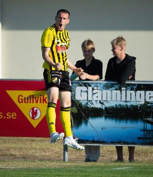 IFK Hässleholms Erjon Rama gör 0-1 och jublar i matchen i Svenska Cupen mellan Laholm och IFK Hässleholm i Laholm 12 juni 2023.