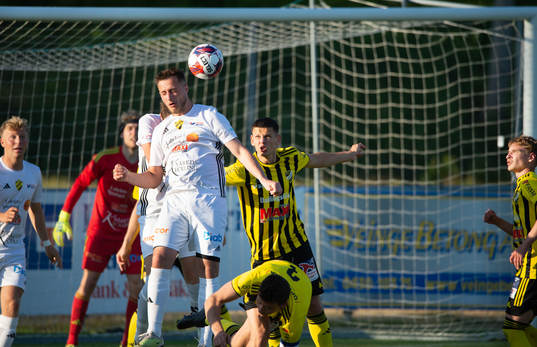 IFK Hässleholms Viktor Ahlgren i matchen i Svenska Cupen mellan Laholm och IFK Hässleholm i Laholm 12 juni 2023.