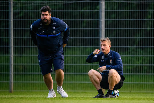 Analytics Eirik Kolstad and head coach Leif Gunnar Smerud of the Norwegian Under-21 national football team at a training session