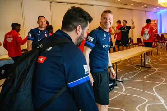Analytics Eirik Kolstad and head coach Leif Gunnar Smerud of the Norwegian Under-21 national football team ahead of a training session on June 12, 2023 in Saalfelden am Steinernen Meer. 