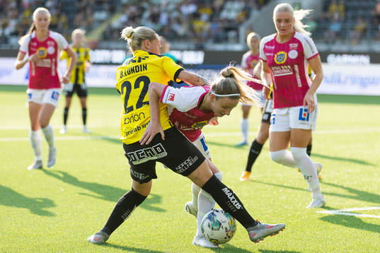 Häckens Marika Bergman Lundin och IK Uppsalas Ellinor Johansson