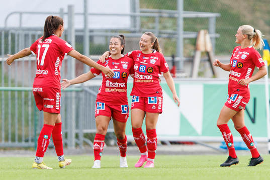 Linköpings Cornelia Kapocs jublar efter 0-2