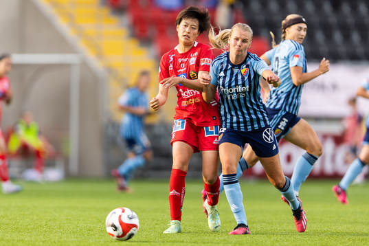 Linköpings Saori Takarada och Djurgårdens Nellie Lilja