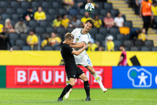 Ben Waine of New Zealand and Hjalmar Ekdal of Sweden