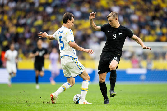 Hjalmar Ekdal of Sweden and Ben Waine of New Zealand