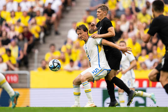Hjalmar Ekdal of Sweden and Ben Waine of New Zealand