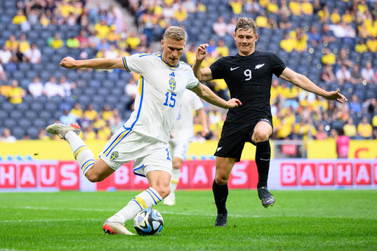 Carl Starfelt of Sweden and Ben Waine of New Zealand