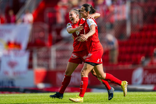 Amanda Paige Frisbie of Brann celebrates after scoring the 3-0 goal