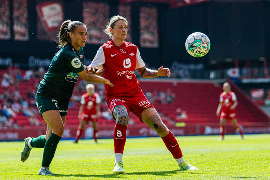 Selma Løvås of Avaldsnes and Larissa Rose Crummer of Brann