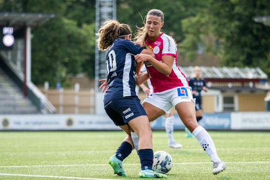 FC Rosengårds Loreta Kullashi och IK Uppsalas Emilia Hjertberg