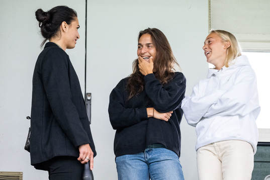 Zecira Musovic, målvakt i det Svenska damlandslaget, Elena Sadiku och Hanna Bennison, spelare i Svenska damlandslaget