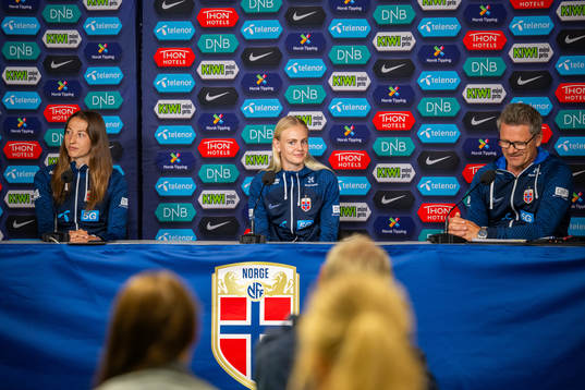 Goalkeeper Cecilie Fiskerstrand, Karina Sævik, and press officer Halvor Lea