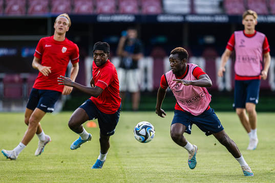 Warren Kamanzi and Joshua Kitolano of the Norwegian