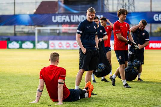 Kristoffer Klaesson and Leif Gunnar Smerud, head coach of
