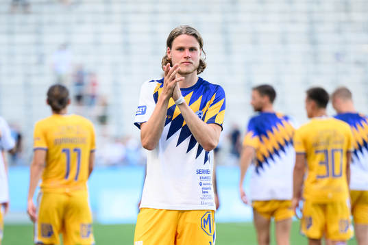 IFK Göteborgs Gustaf Norlin tackar publiken