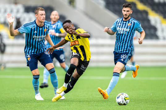 Djurgårdens Jesper Löfgren och Besard Sabovic och