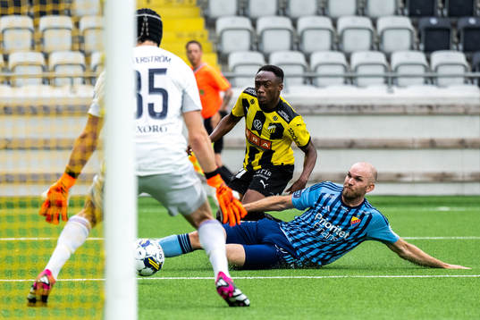 Häckens Benie Adama Traore och Djurgårdens Marcus