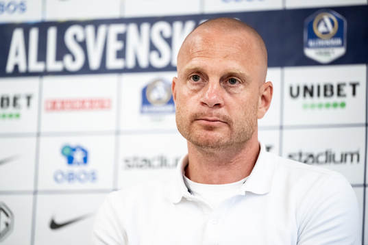 AIKs tränare Andreas Brännström på presskonferensen
