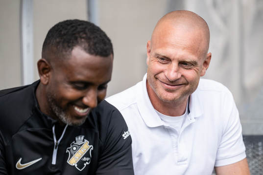 AIKs assisterande tränare Henok Goitom och tränare Andreas Brännström