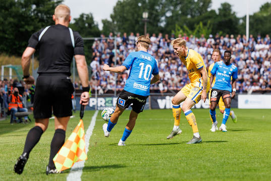 Halmstads Erik Ahlstrand och IFK Göteborgs Elias Hagen