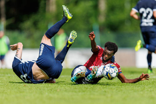 Utsiktens Alexander Faltsetas och Örgrytes Mubaarak Nuh