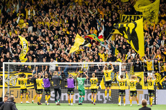 Elfsborgs spelare jublar med publiken