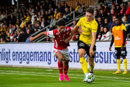 Kalmars Noah Shamoun och Mjällbys Elliot Stroud