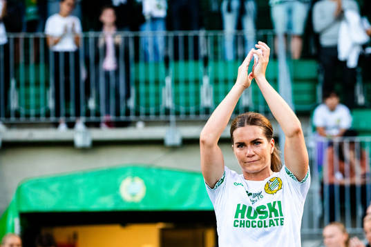 Hammarbys Hanna Folkesson tackar publiken