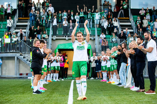 Hammarbys Hanna Folkesson tackar publiken