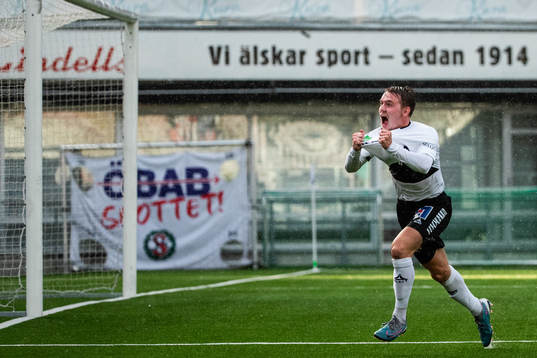 Örebros Noel Milleskog jublar
