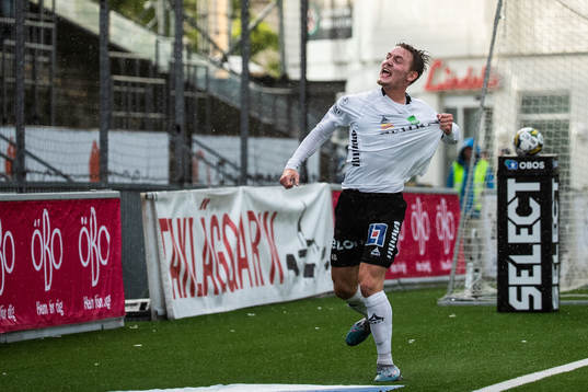 Örebros Noel Milleskog jublar