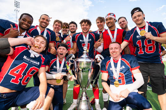 Stockholm Mean Machines spelare jublar