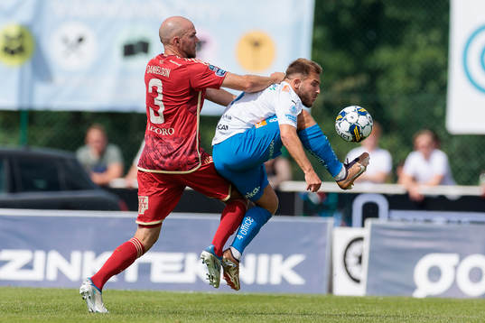 Djurgårdens Marcus Danielson och Värnamos Albion Ademi