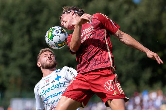 Värnamos Albion Ademi och Djurgårdens Elias Andersson