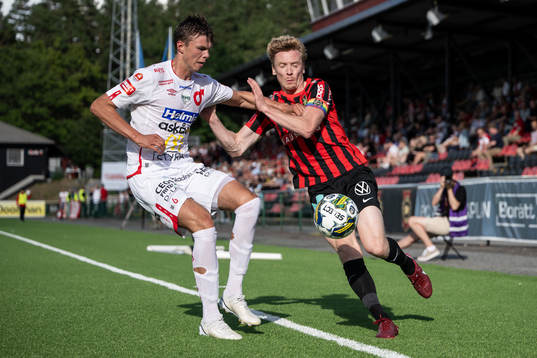 Degerfors Oscar Wallin och Brommapojkarnas Gustav Sandberg
